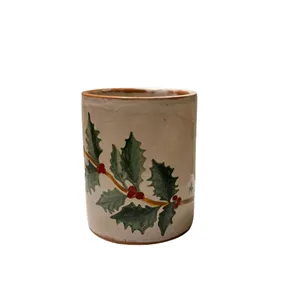 Tazza porta penne con decoro di agrifoglio e bacche rosse