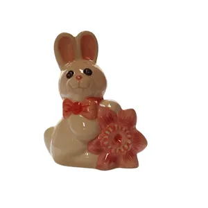 Coniglietto decorato rosa con fiore (modello bomboniera)